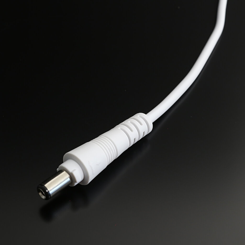 15cm Ausgangskabel mit DC-Stecker 5.5/2.5 – angelötet an den Ausgang